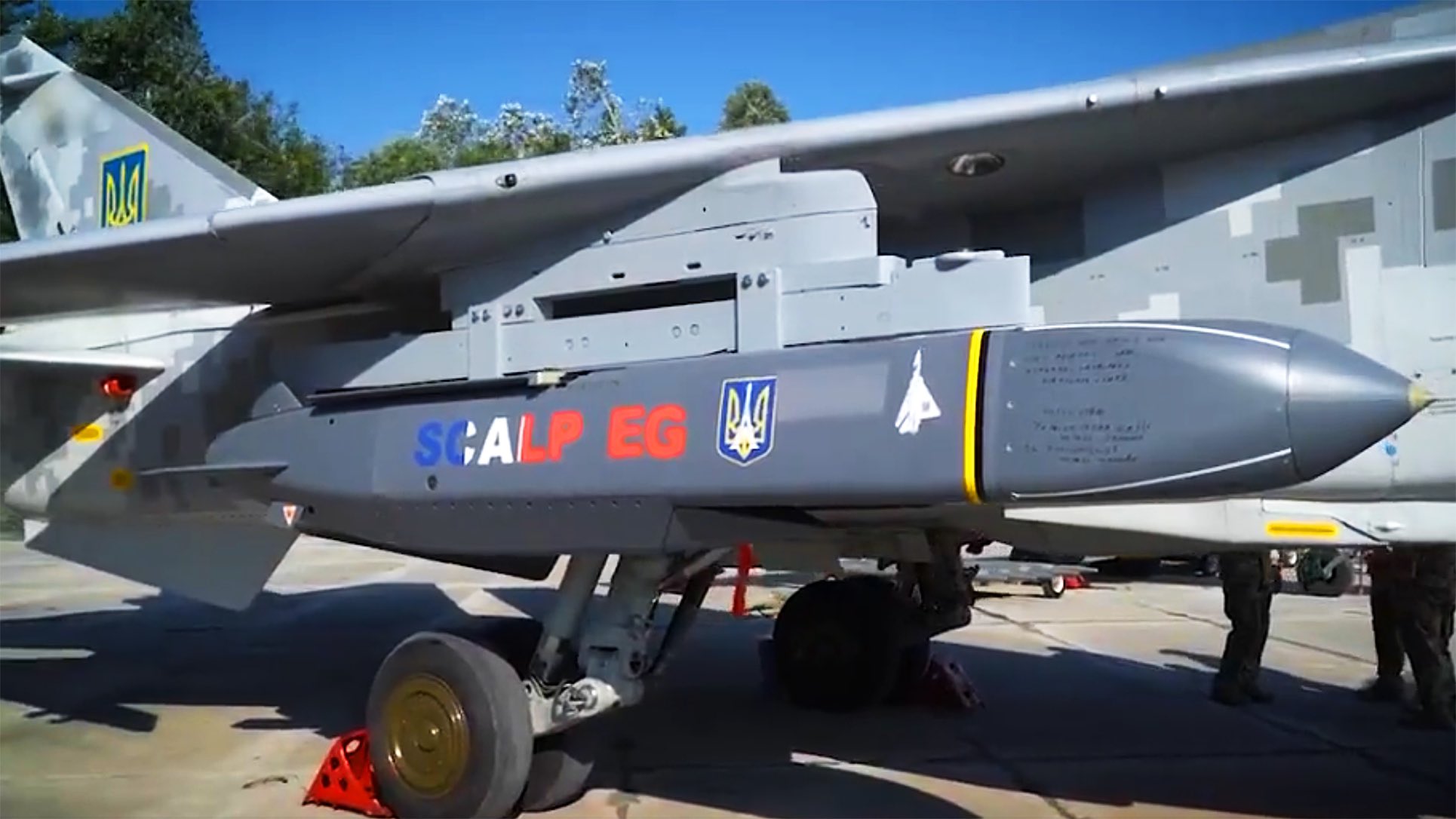 Misil de crucero de lanzamiento aéreo SCALP EG francés sobre un Su-24 ucraniano. Fuente: @Osinttechnical.